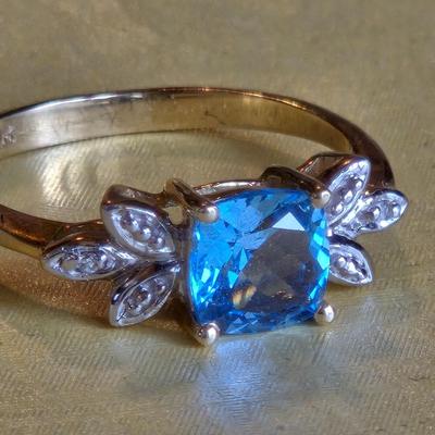 10k Gold & Aquamarine Ring
