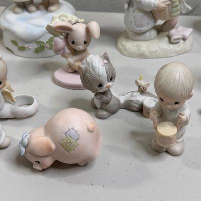 PRECIOUS MOMENTS ~ 125 Piece Table Lot ~ 92 Assorted Figurines & 32 Ornaments