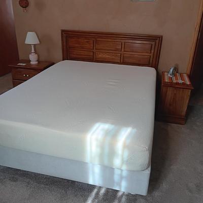 CLEAN QUEEN SIZE TEMPURPEDIC MATTRESS WITH HEADBOARD AND FRAME