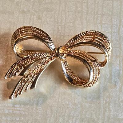 NAPIER Bow and AJC Fashionista Brooches