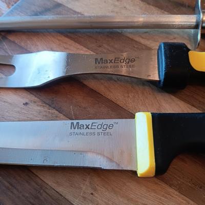 4 PLACE SETTING OF SILVER PLATE FLATWARE IN CHEST AND CARVING SET