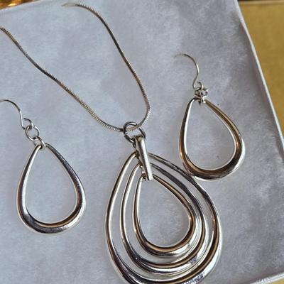 Silver Tone Necklace & Earrings Set
