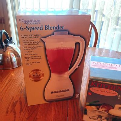 6 SPEED BLENDER AND A KITCHENMATE ROTARY FOOD PROCESSOR