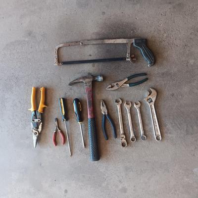 A GOOD VARIETY OF HAND TOOLS