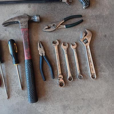 A GOOD VARIETY OF HAND TOOLS