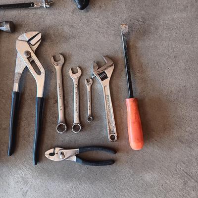 VARIOUS HAND TOOLS