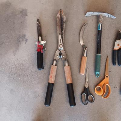 YARD AND OUTDOOR TOOLS