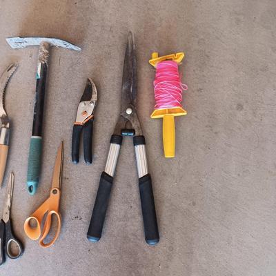 YARD AND OUTDOOR TOOLS
