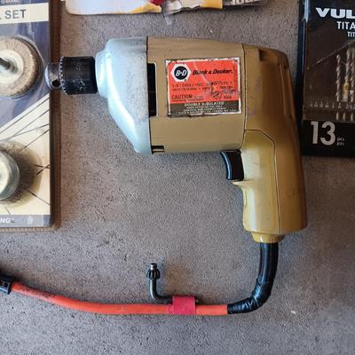 B & D DRILL WITH SPADES, BITS AND SCREWDRIVER SET