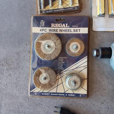 B & D DRILL WITH SPADES, BITS AND SCREWDRIVER SET