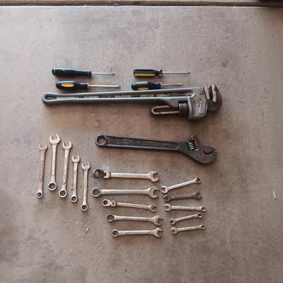 24" RIDGID ALUMINUM PIPE WRENCH, 15" CRESCENT, COMBINATION WRENCHES AND SCREWDRIVERS