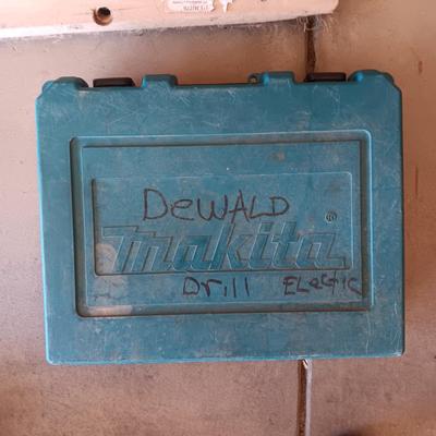 DEWALT 3/8" DRILL IN A MAKITA CASE