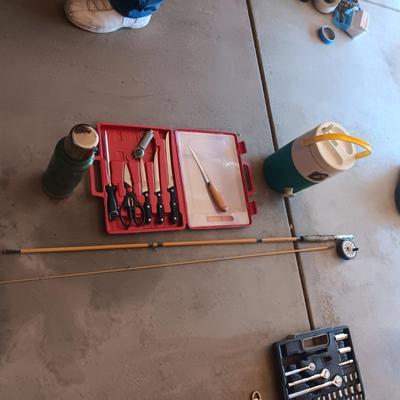 GRIP KNIFE SET IN A CARRY CASE, BEVERAGE COOLER, THERMOS AND FLY FISHING POLE & REEL