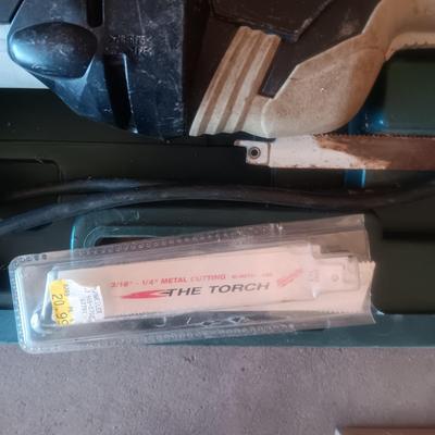 HITACHI 5" RECIPROCATING SAW WITH BLADES IN A CASE