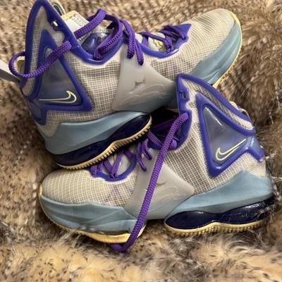 Nike Lebron James purple size 6