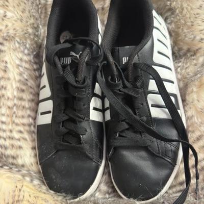 Puma black and white size 6