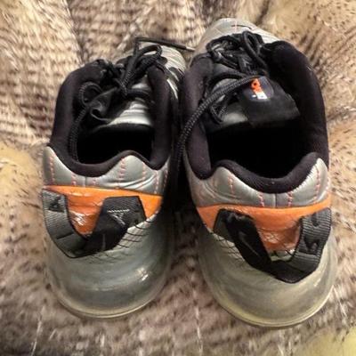 Nike Air Max silver 720-818 size 6