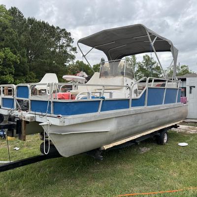 Lowe Pontoon boat 20ft 75HP available for pick up upon winning bid