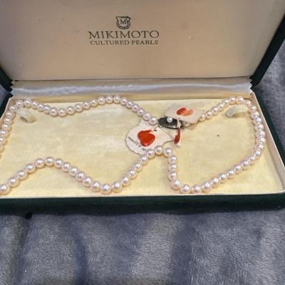 MIKIMOTO CULTURED PEARLS PRODUCT OF JAPAN IN THE BOX