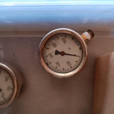 GAUGES AND 2 NEW PRESSURE REGULATORS