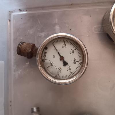 GAUGES AND 2 NEW PRESSURE REGULATORS