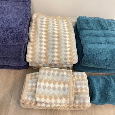 Four Sets of Bath Towels + Rugs (LR-SS)