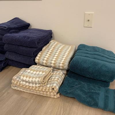 Four Sets of Bath Towels + Rugs (LR-SS)