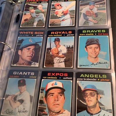 1971 Topps Baseball Cards - 320 In Binder