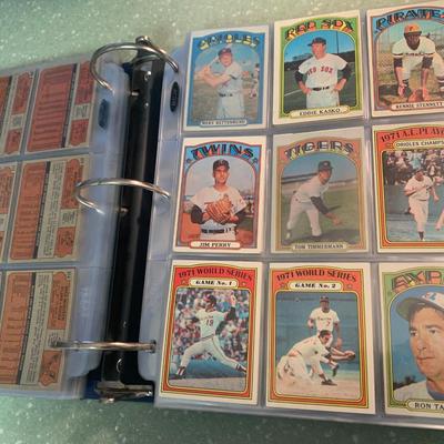 1972 Topps Baseball Cards - 400 Cards In Binder