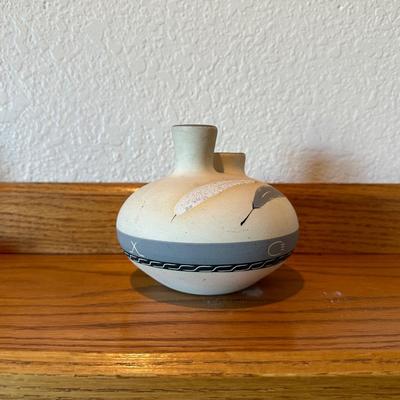 SIGNED NATIVE AMERICAN VASE