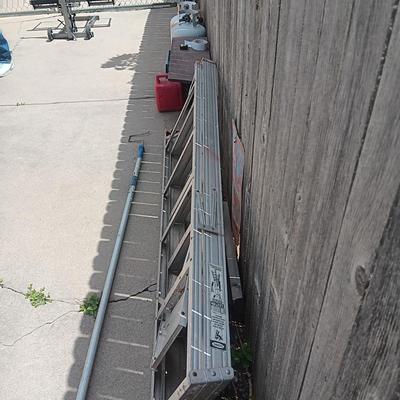 6 ft ALUMINUM LADDER WITH AN EXTENSION POLE