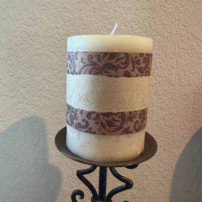 BEAUTIFUL CANDLE HOLDERS WITH BELLA CANDELLA CANDLES AND VASE