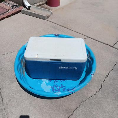 KIDDY SWIMMING POOL AND A COOLER