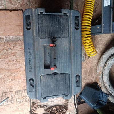 TOOL BOX WITH SHELF ON WHEELS WITH A HANDLE