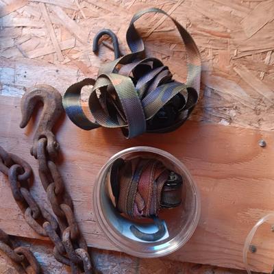 TOW CHAIN AND 2 RATCHET STRAPS