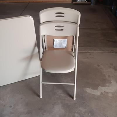 FOLDING CARD TABLE WITH 4 PADDED CHAIRS