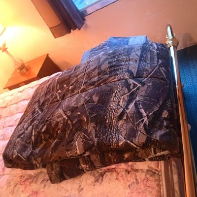 REALTREE HARDWOODS CAMOUFLAGE KING SIZE COMFORTER, SHAMS, SHEETS AND PILLOW CASES