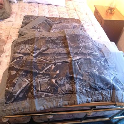 REALTREE HARDWOODS CAMOUFLAGE KING SIZE COMFORTER, SHAMS, SHEETS AND PILLOW CASES