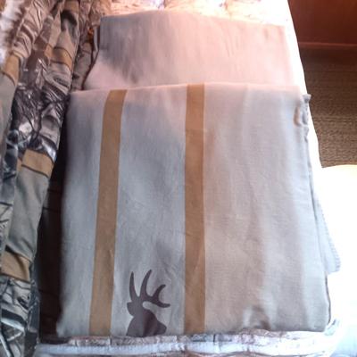 REALTREE HARDWOODS CAMOUFLAGE KING SIZE COMFORTER, SHAMS, SHEETS AND PILLOW CASES