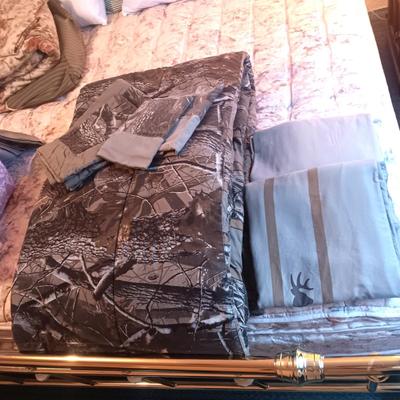 REALTREE HARDWOODS CAMOUFLAGE KING SIZE COMFORTER, SHAMS, SHEETS AND PILLOW CASES