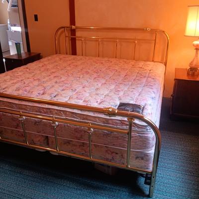 CLEAN KING SIZE SLEEP NUMBER BED WITH BRASS HEAD/FOOT BOARDS