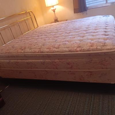 CLEAN KING SIZE SLEEP NUMBER BED WITH BRASS HEAD/FOOT BOARDS