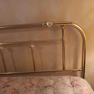 CLEAN KING SIZE SLEEP NUMBER BED WITH BRASS HEAD/FOOT BOARDS