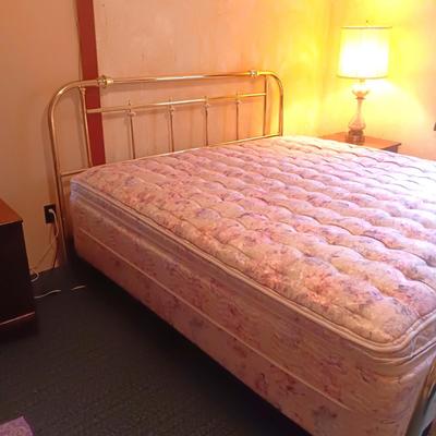 CLEAN KING SIZE SLEEP NUMBER BED WITH BRASS HEAD/FOOT BOARDS