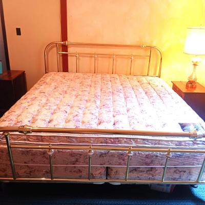 CLEAN KING SIZE SLEEP NUMBER BED WITH BRASS HEAD/FOOT BOARDS
