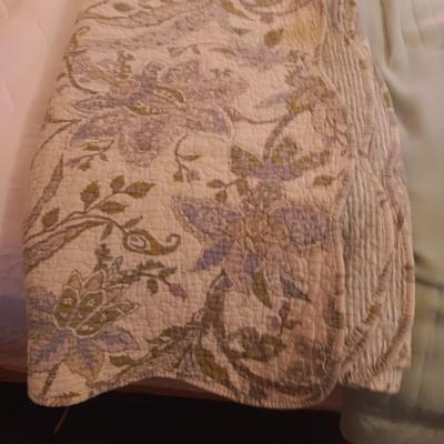 QUEEN SIZE BLANKET AND BEDSPREAD