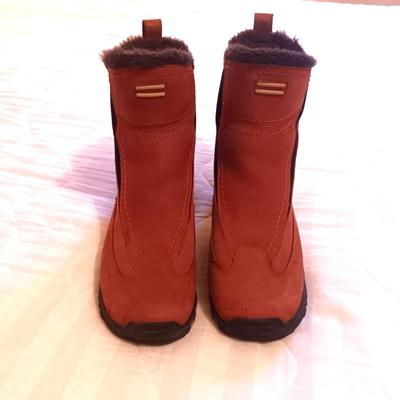 LIKE NEW LADIES COLUMBIA BOOTS SIZE 7