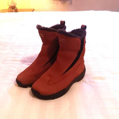 LIKE NEW LADIES COLUMBIA BOOTS SIZE 7