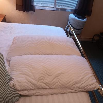 3 STANDARD, 2 KING AND 1 THERAPEUTIC PILLOWS