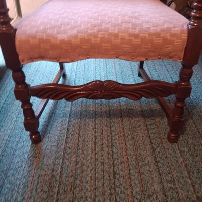 ANTIQUE ARM CHAIR